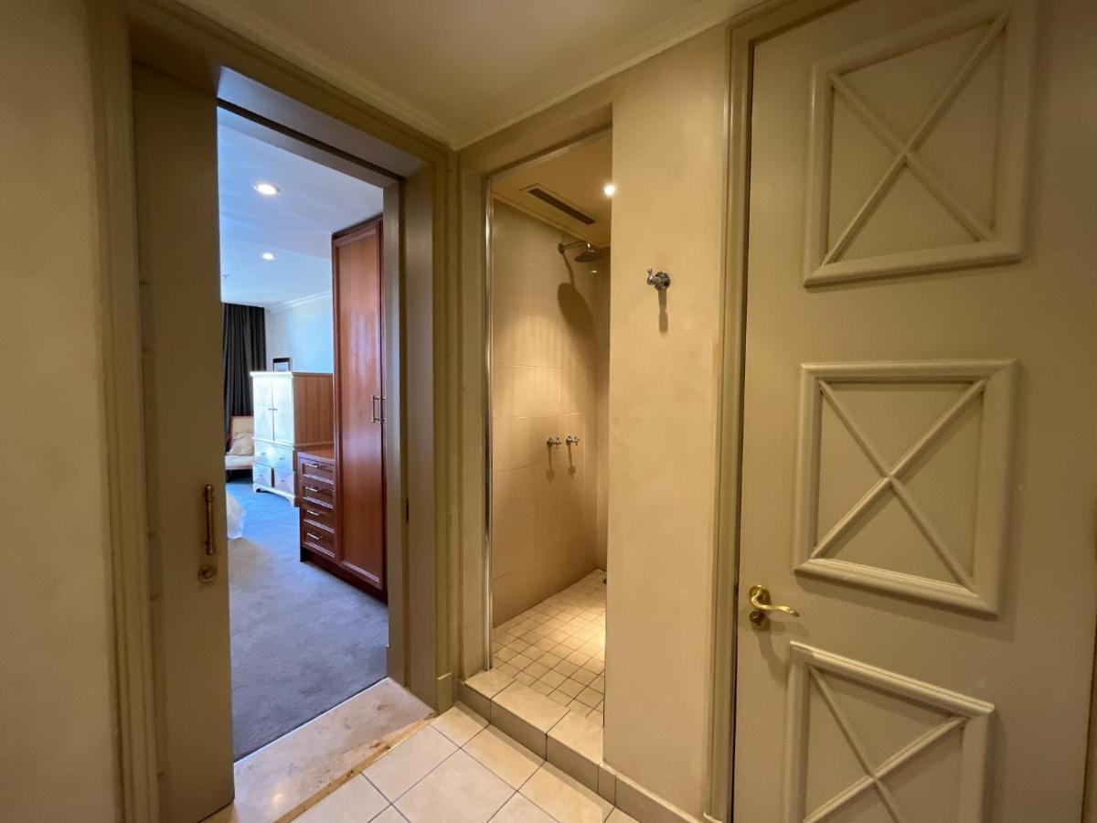 Căn hộ Sandton Michelangelo Towers Luxury *