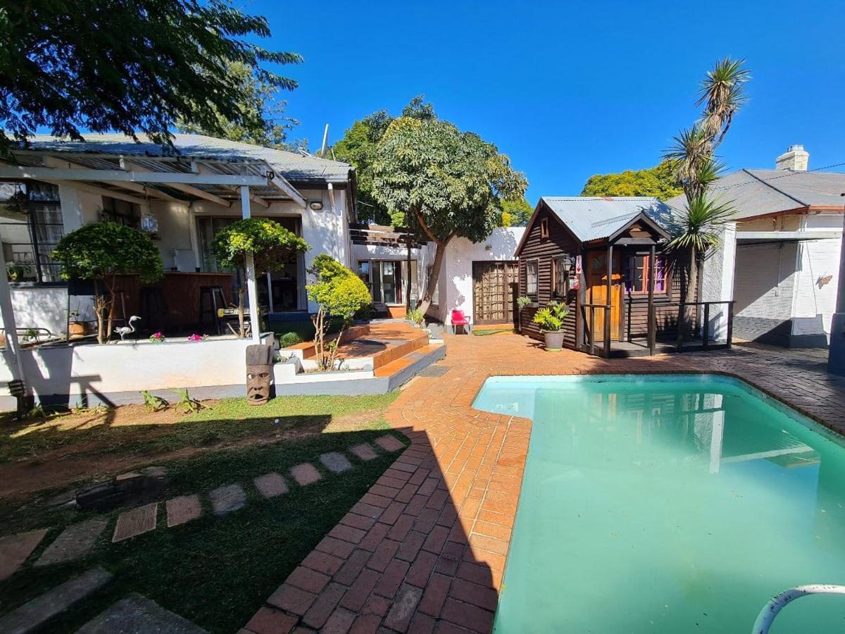 Melville House Hostel *
