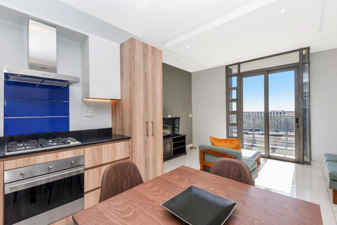 The Median Rosebank Luxury - Building With Generator Apartment