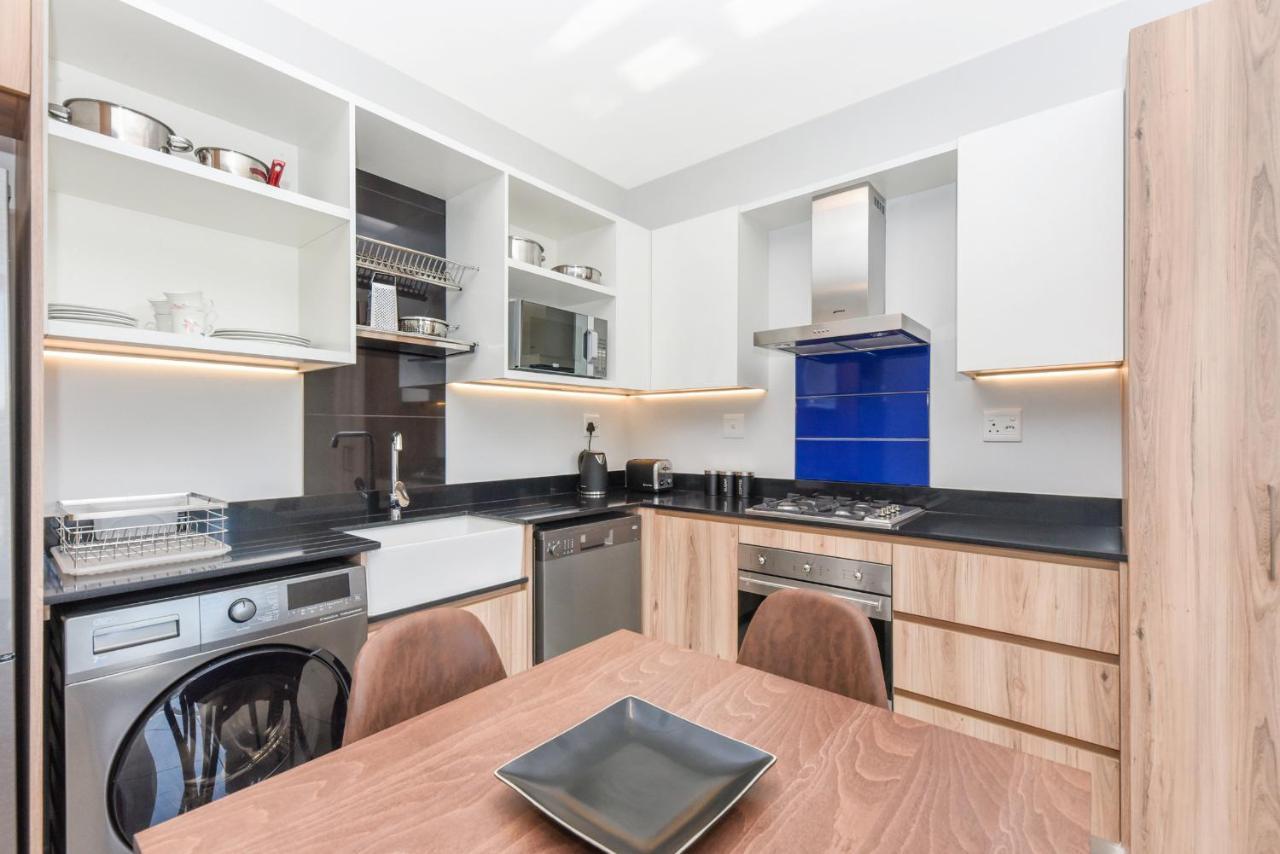 Apartment The Median Rosebank Luxury - Building With Generator Johannesburg