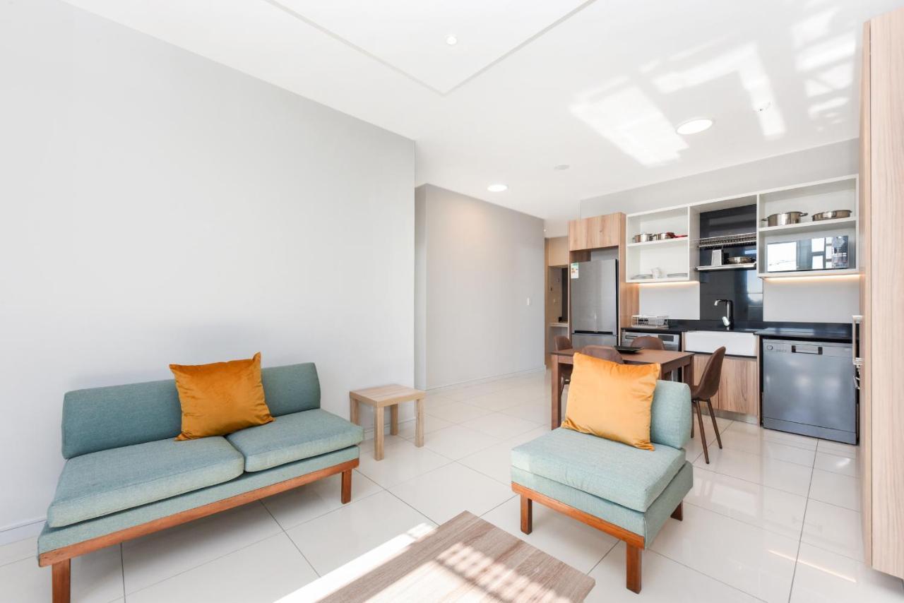 The Median Rosebank Luxury - Building With Generator Apartment