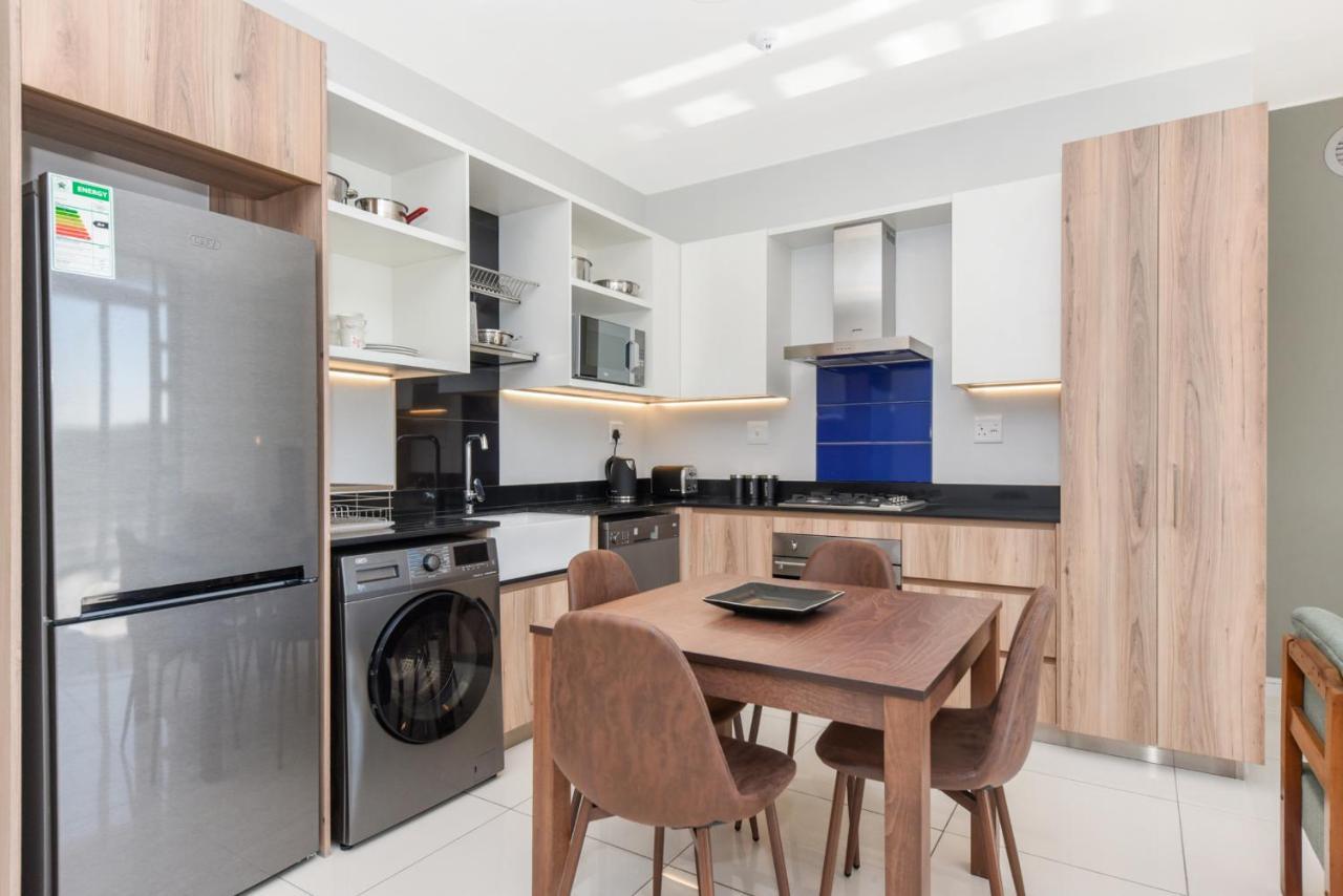 The Median Rosebank Luxury - Building With Generator Apartment *