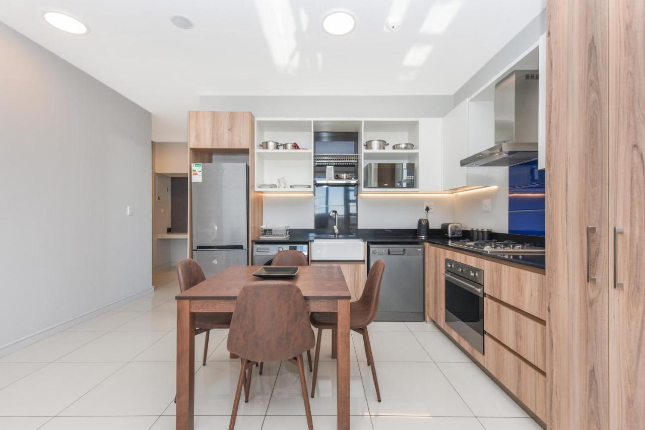The Median Rosebank Luxury - Building With Generator Apartment