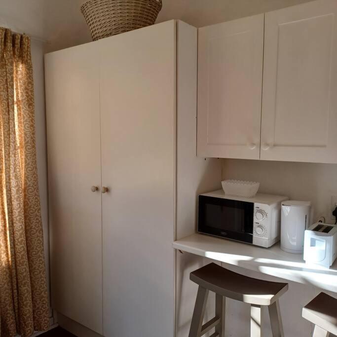 Craighall Park Comfortable Own Entrance Eateries Close