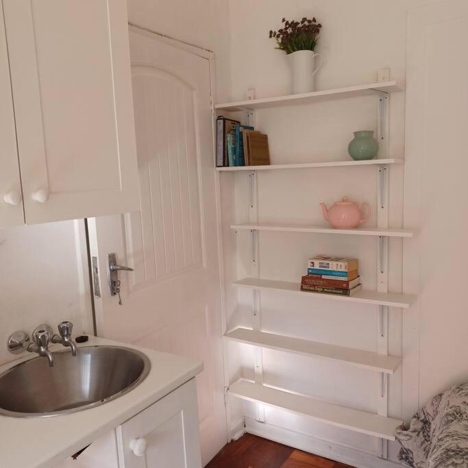 Craighall Park Comfortable Own Entrance Eateries Close *