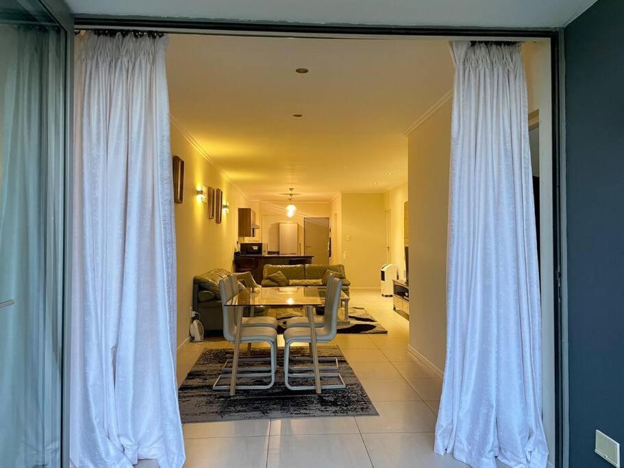 Urban Oasis With Park Views In Sandton, Apartment *