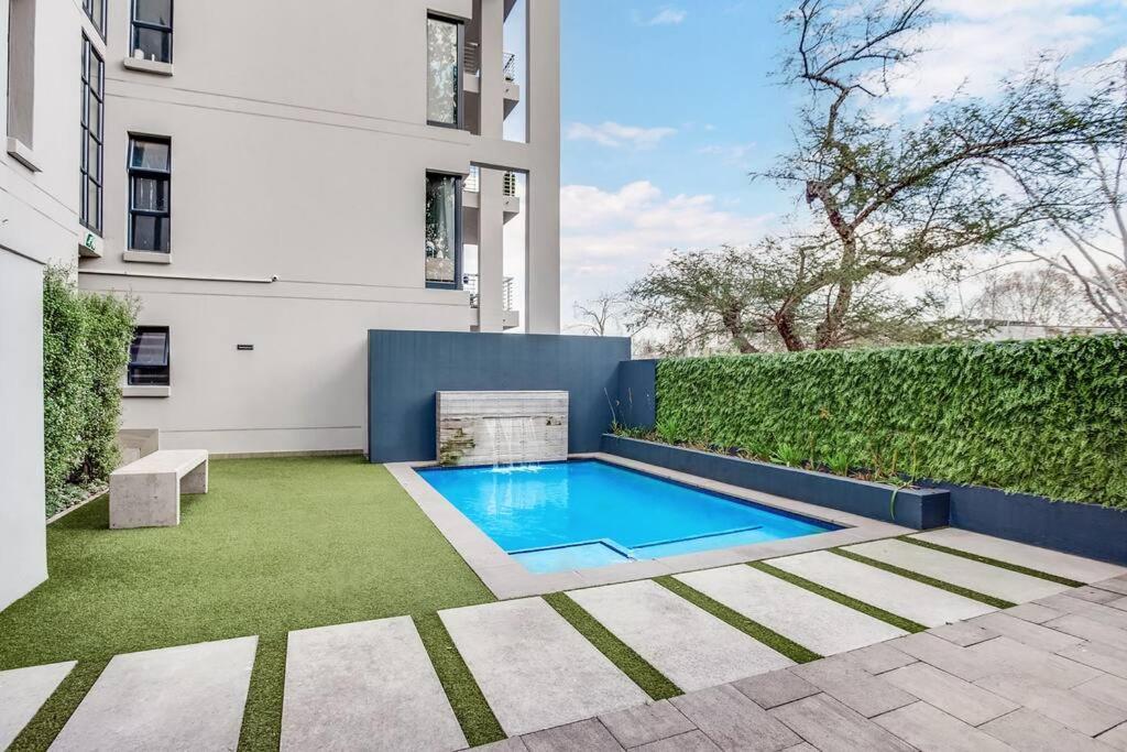 The Galleries Serviced In Rosebank * Johannesburg