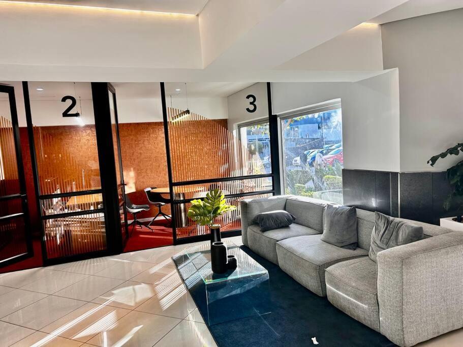 Căn hộ Neat And Cozy In Rosebank With Unlimited Wi-fi And Backup Power Johannesburg
