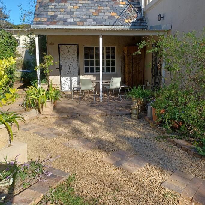 Craighall Park Comfortable Own Entrance Eateries Close Johannesburg