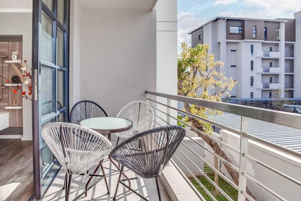 The Galleries Serviced In Rosebank Apartment *