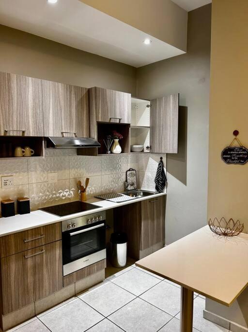 Neat And Cozy In Rosebank With Unlimited Wi-fi And Backup Power Căn hộ