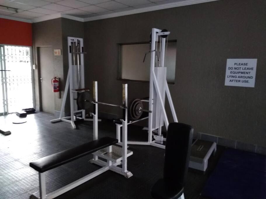 Căn hộ & Secure 2-bedroom Sandton Apt. *