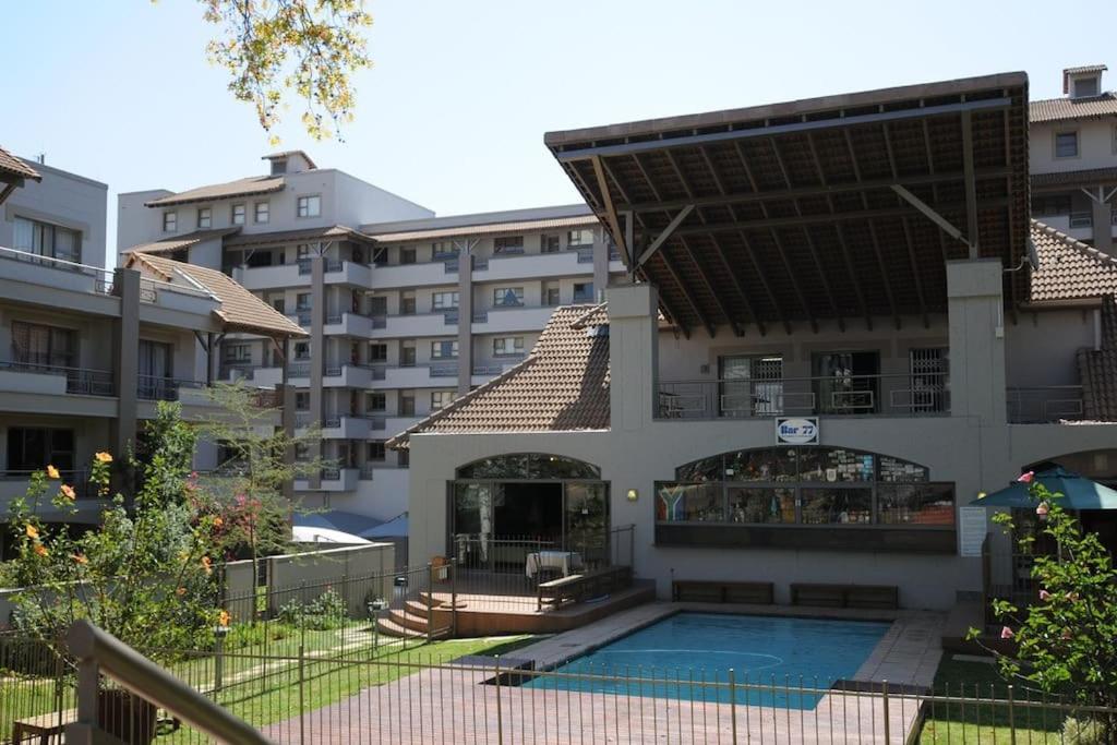 Căn hộ & Secure 2-bedroom Sandton Apt. Johannesburg
