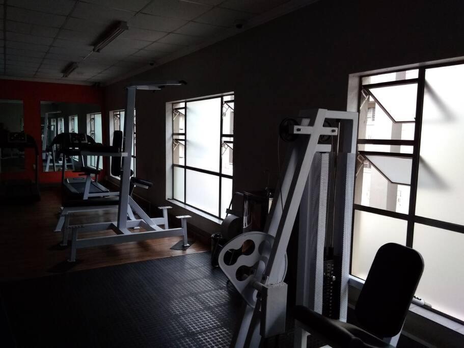 & Secure 2-bedroom Sandton Apt.