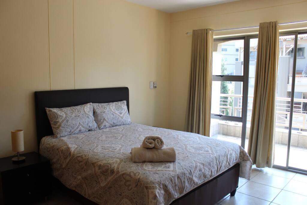 Căn hộ & Secure 2-bedroom Sandton Apt.