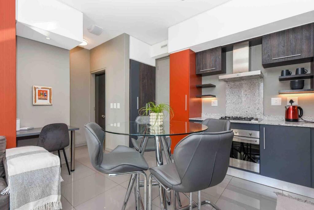 Tyrwhitt Stylish Rosebank Apartamento