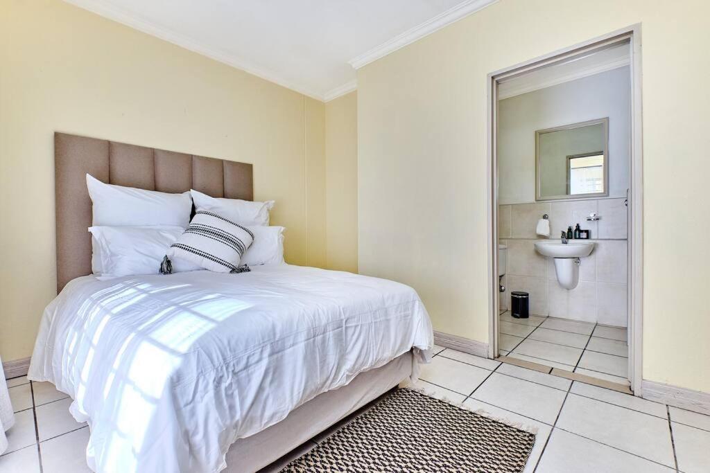 Muanu Property Sandton Apartment Johannesburg