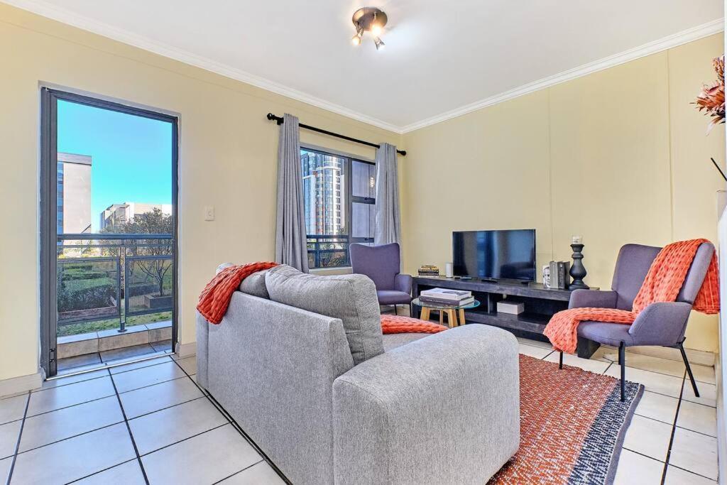 Muanu Property Sandton * Johannesburg