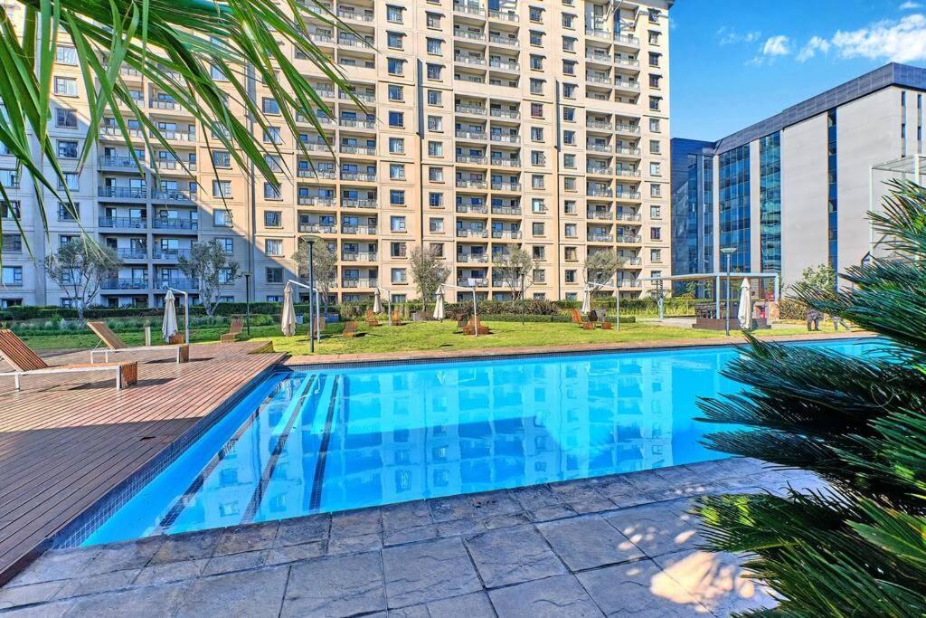 Muanu Property Sandton Apartment Johannesburg