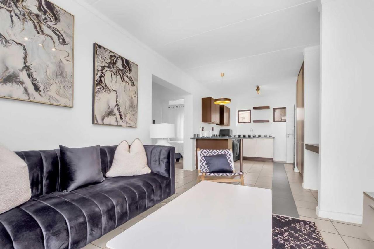 Apartment Lush 2 Bed, 2 Bath In Dainfern With Back Up Power