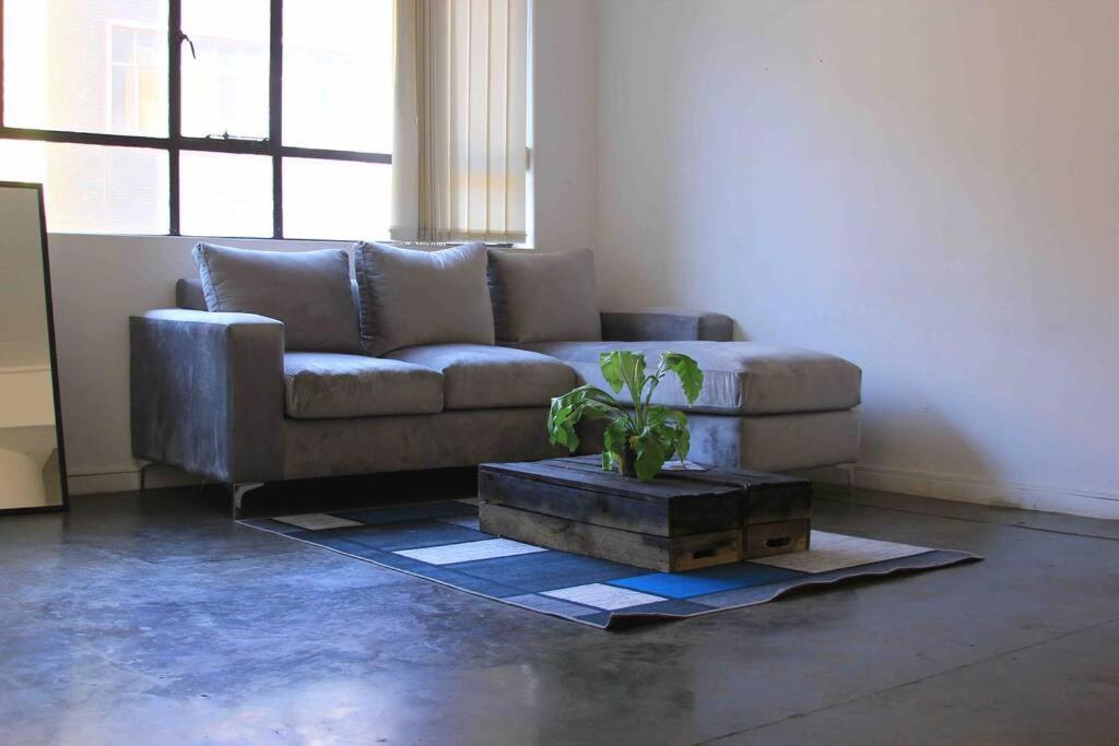 Air: Serenity In Maboneng Apartment