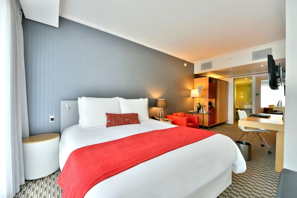 Radisson Blu Gautrain Hotel, Sandton Hotel Johannesburg