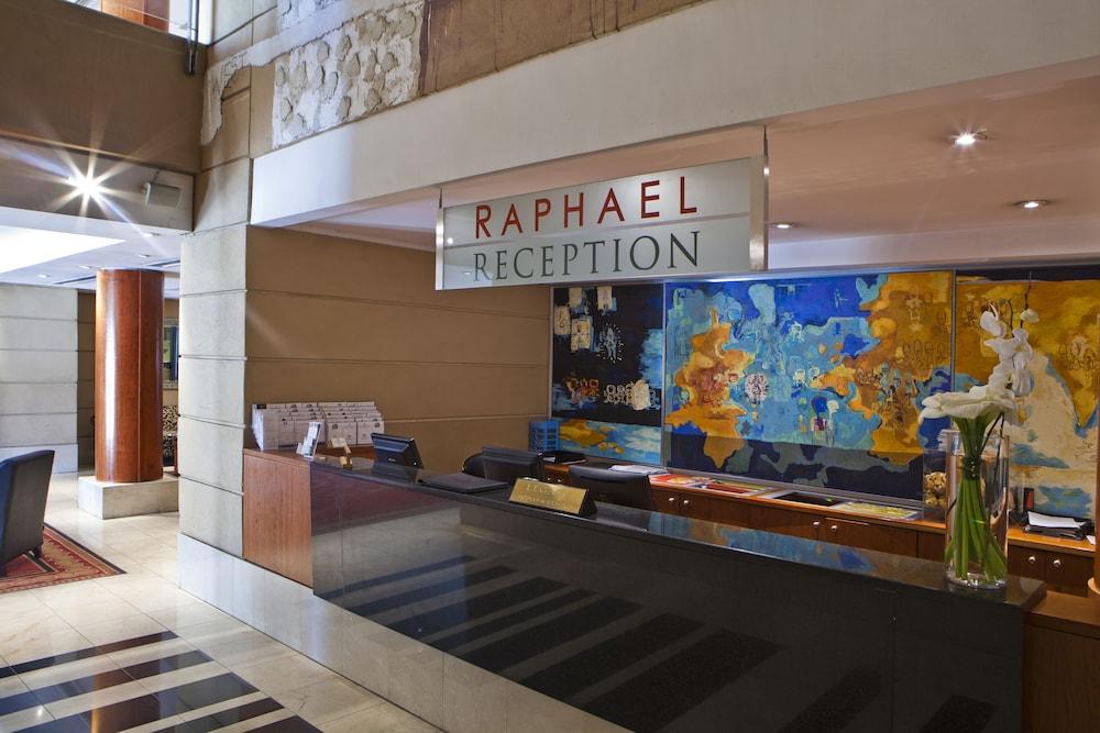 Hotel Raphael