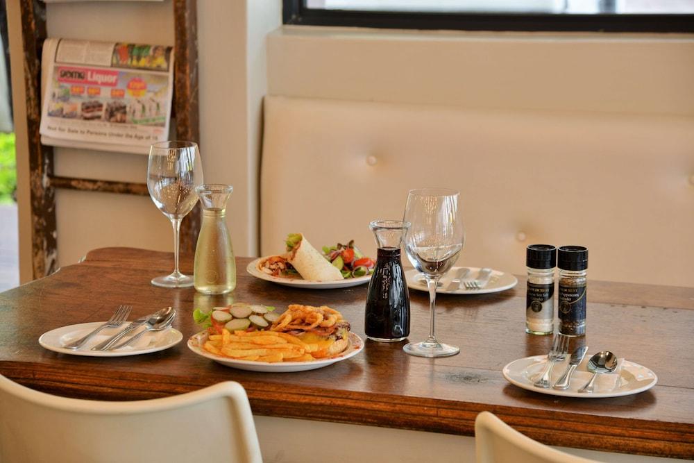 Reef Hotel 4*