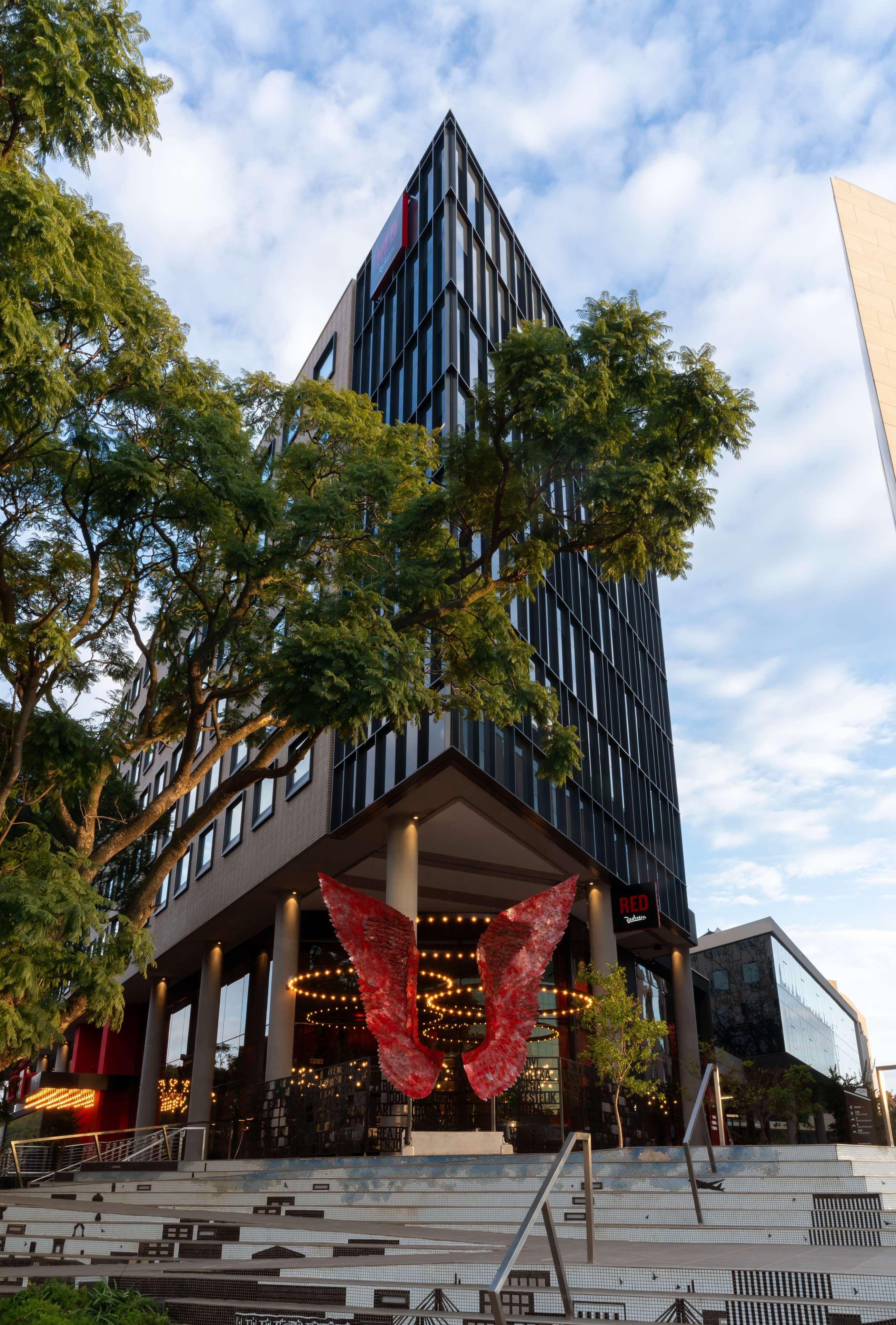 Radisson Red Rosebank Hotel