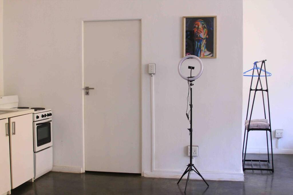 Air: Serenity In Maboneng Apartment