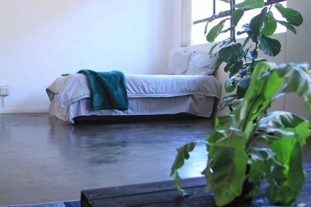 Air: Serenity In Maboneng Apartment