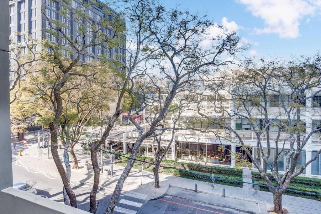 Urban Oasis At The Median Apartment *