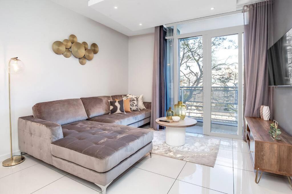 Urban Oasis At The Median Apartment Johannesburg