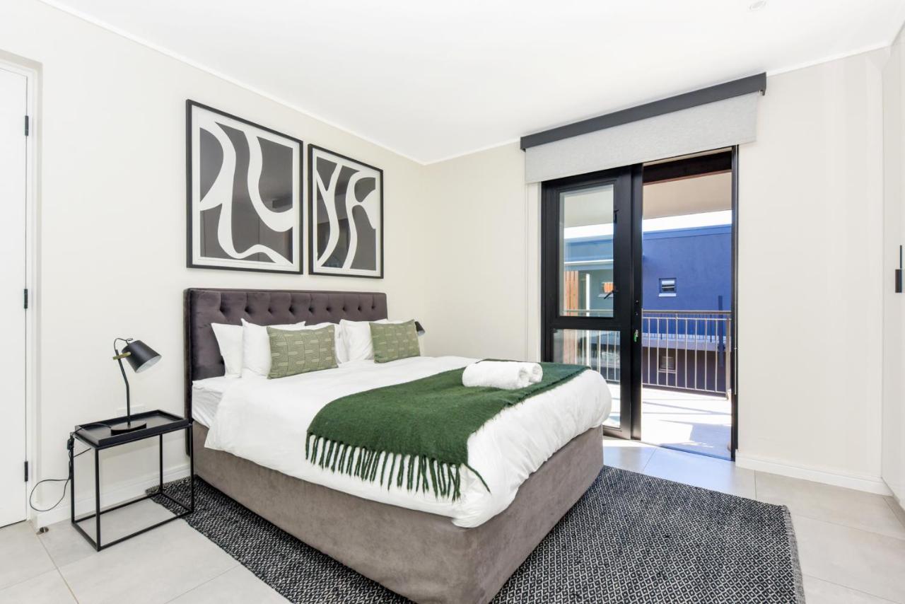 The Emerald 42 Apartment *