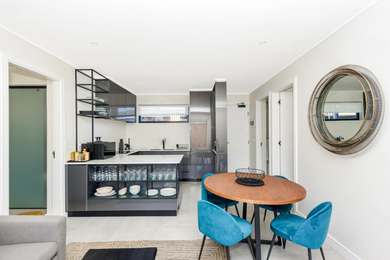 The Emerald 42 Apartment *