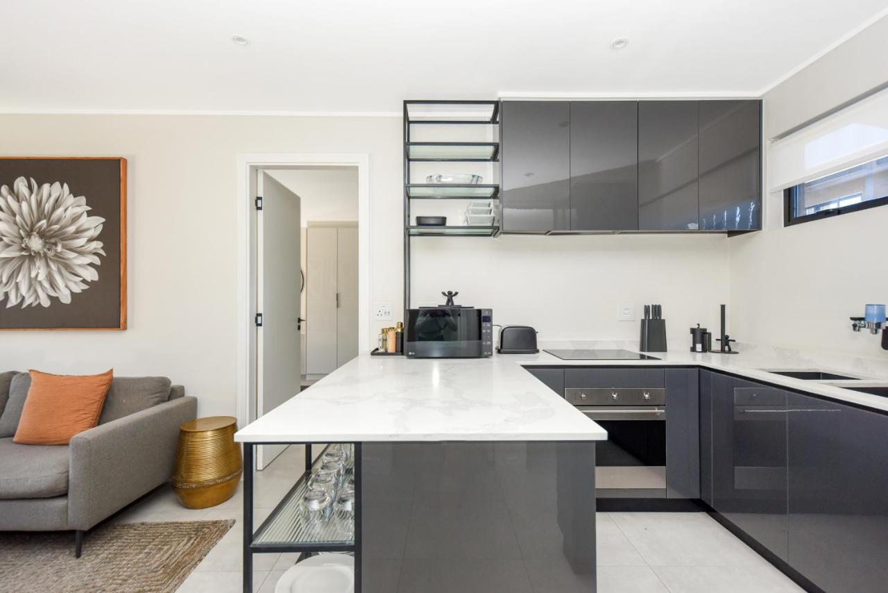 The Emerald 42 Apartment