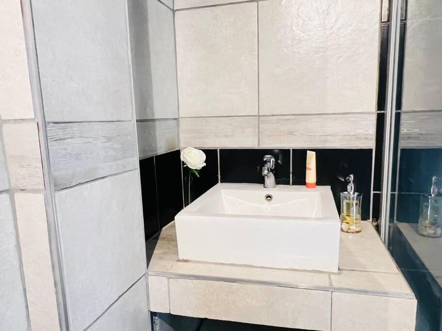 Apartment Affordable Guest @260main Johannesburg