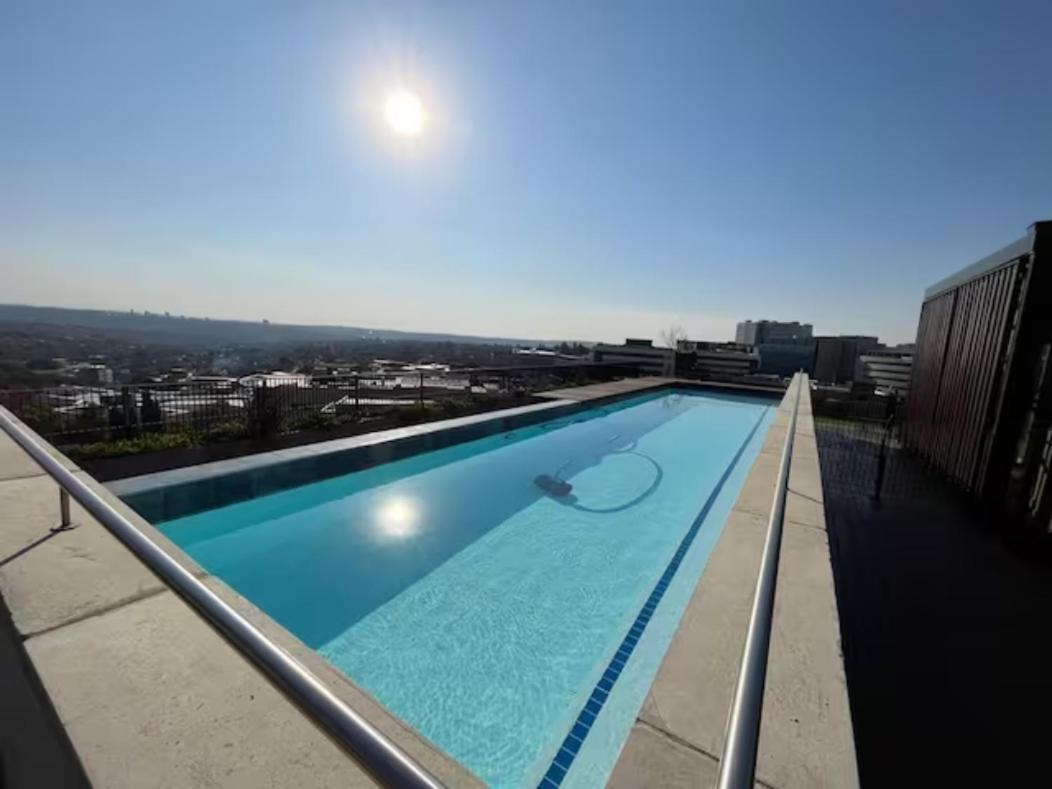 Apartment Sophisticated In Sandton! - The Lineal
