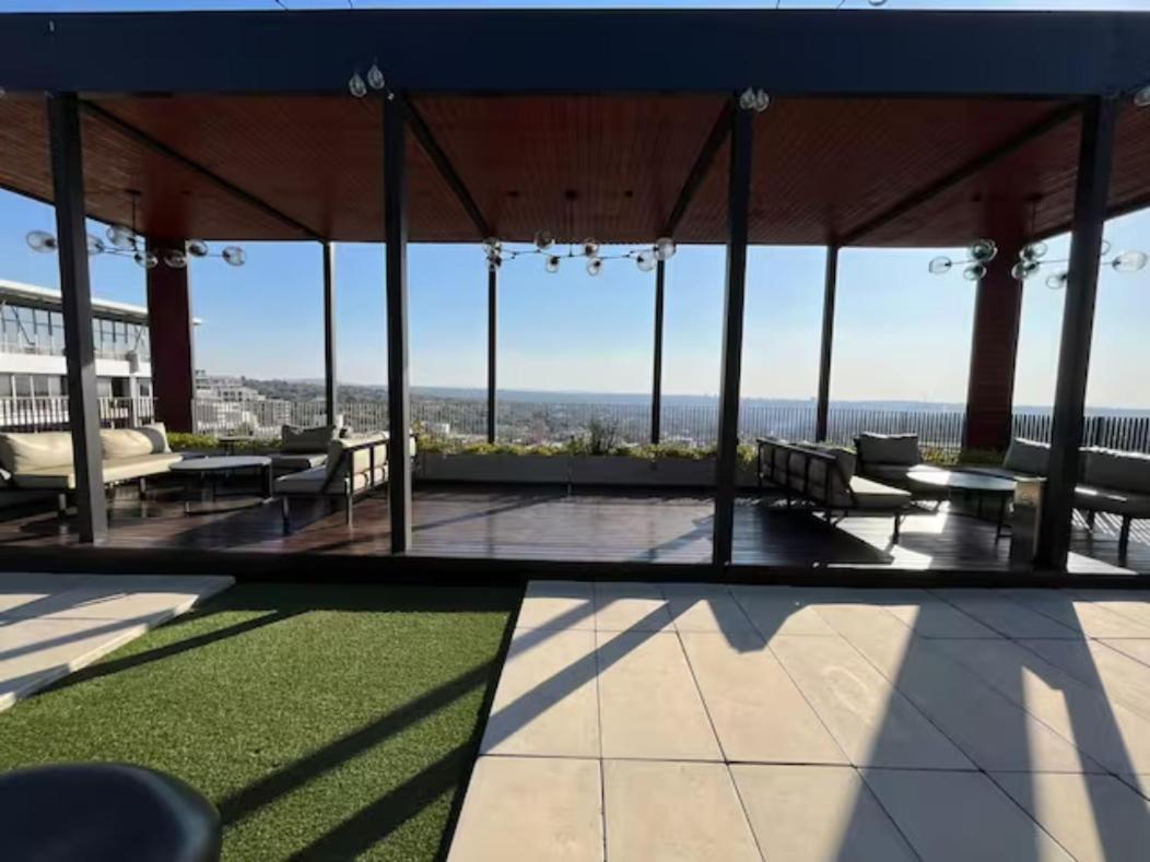 Sophisticated In Sandton! - The Lineal *