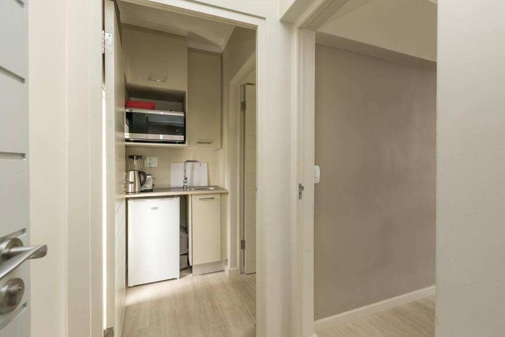 Business Traveler Luxroom 20mb Wifi 2km 2 Gautrain Apartment *