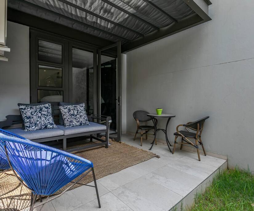 Stylish W/ Inverter 1km 2hyde Park Apartment Johannesburg