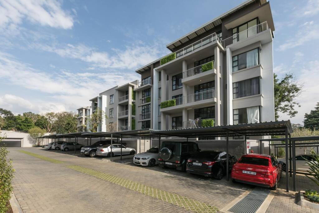 Apartment Business Traveler Luxroom 20mb Wifi 2km 2 Gautrain Johannesburg