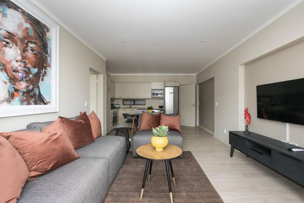 Lux 2bed 20mb Wifi On Keyes Artmile 2km 2 Gautrain