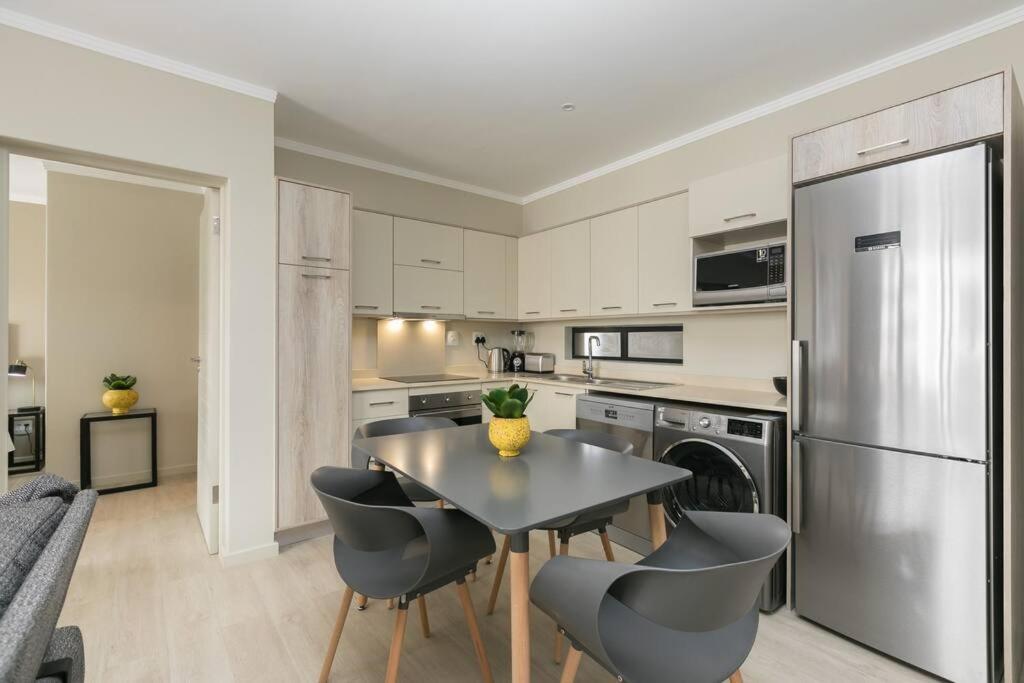 Lux 2bed 20mb Wifi On Keyes Artmile 2km 2 Gautrain Apartamento *