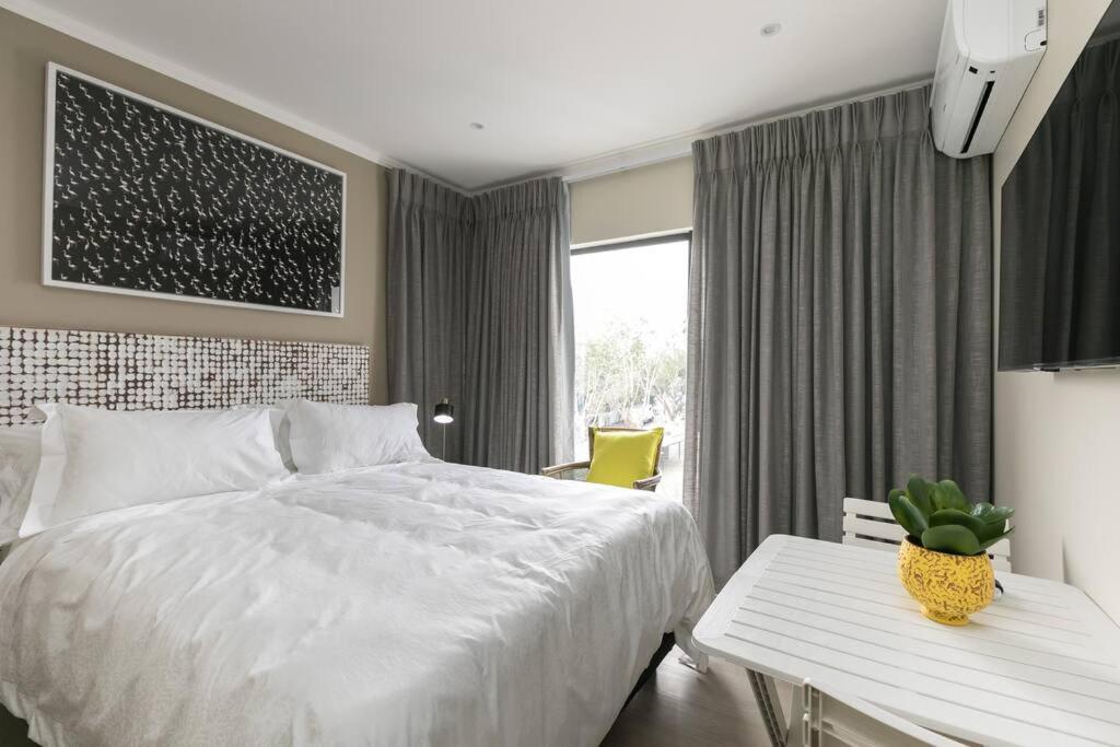 Lux 2bed 20mb Wifi On Keyes Artmile 2km 2 Gautrain Joanesburgo