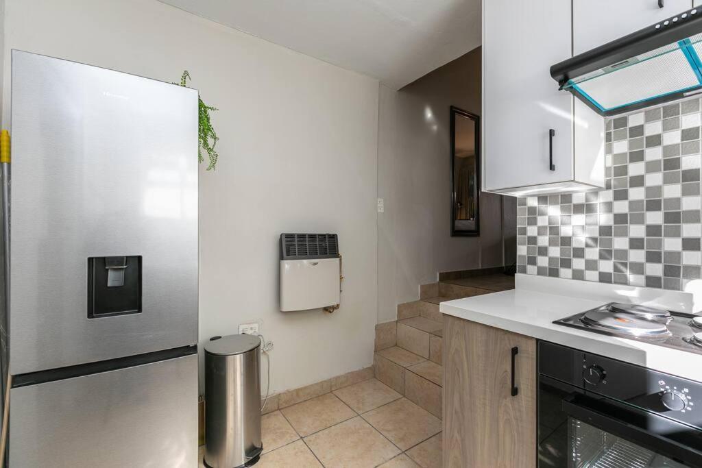 Greenside Entire Place 48mb Wi-fi * Johannesburg