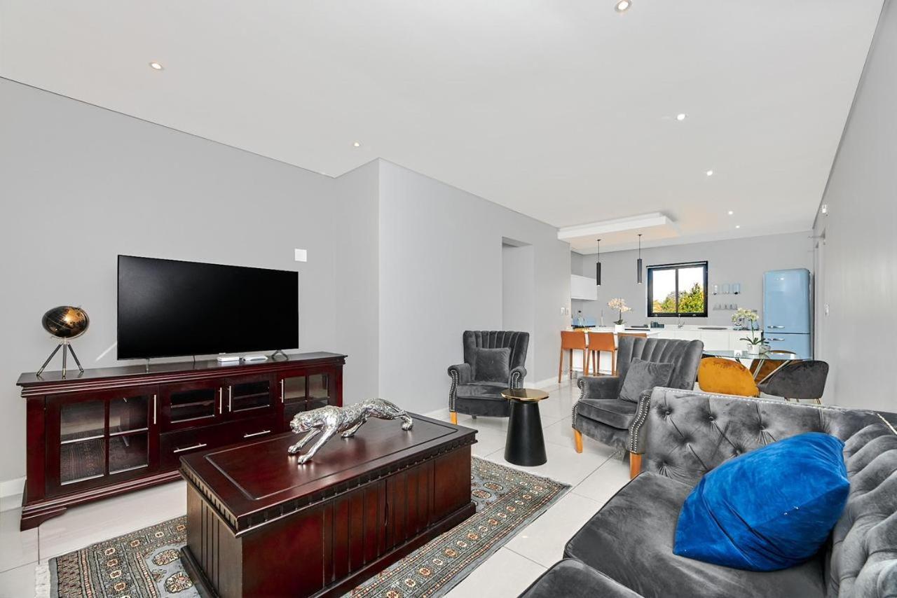 Modern Luxury In Hyde Park, Sandton