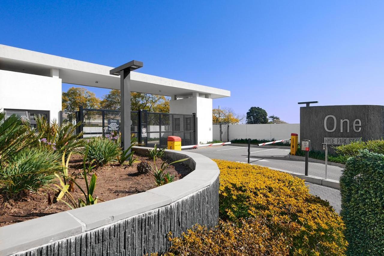 Modern Luxury In Hyde Park, Sandton *