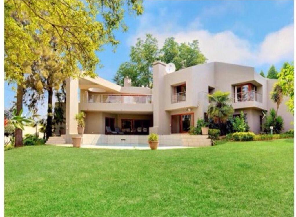 Riverhouse Villa *