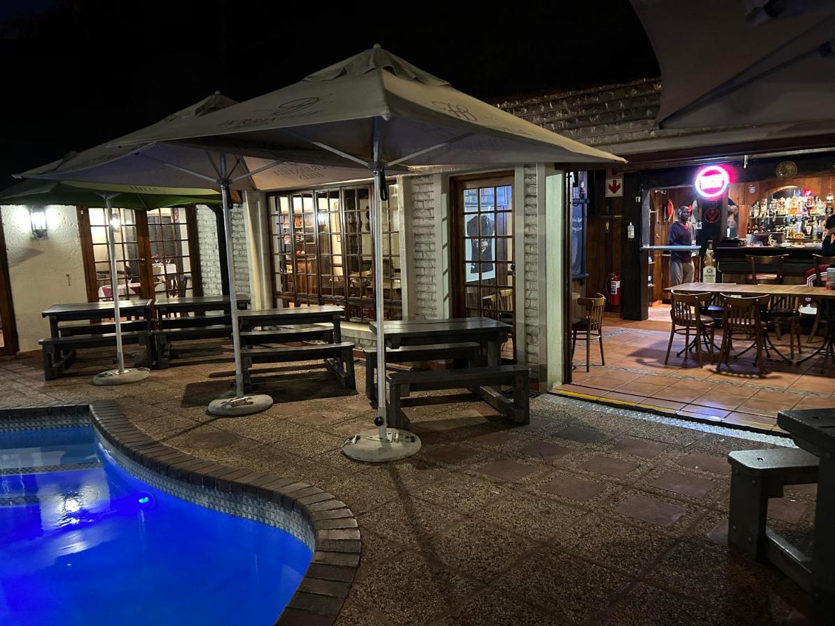 Cardoso Kitchen Bar & Lodge Johannesburg